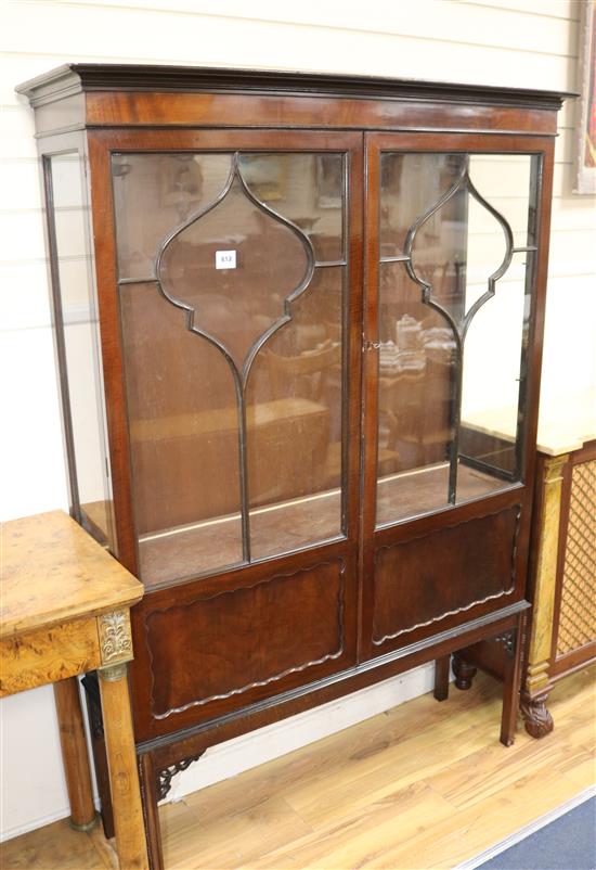 An Edwardian mahogany china display cabinet W.121cm